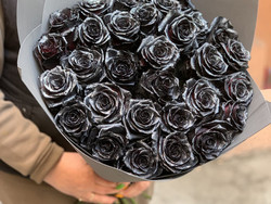 Букет из черных блестящих роз