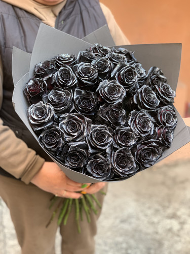 Букет из черных блестящих роз