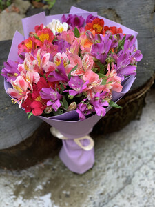 Сезон альстромерии в Ростове-на-Дону: букеты и доставка