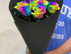 Заказать букет из 7 радужных роз