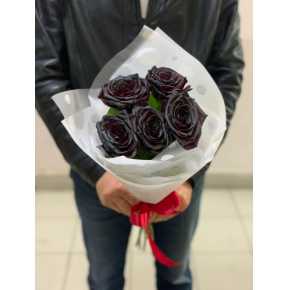 5 черных роз