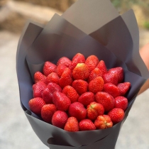 Букет из 35 ягод клубники