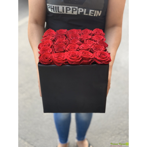 25 Красных роз в черной коробке