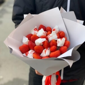 Кликните для увеличения изображения Клубника и Raffaello