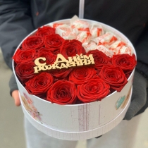 Коробка с розами и рафаэлло