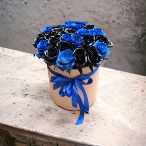 Шляпная коробка “Black and Blue” (25 роз)