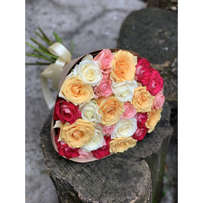 Монобукет из 25 разноцветных роз