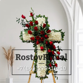 Крест из живых цветов