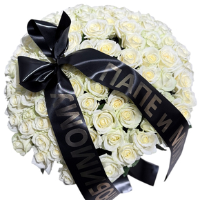 Траурный букет из 100 белых роз