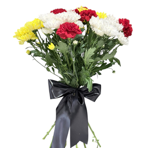 Траурный букет из красных гвоздик и хризантем